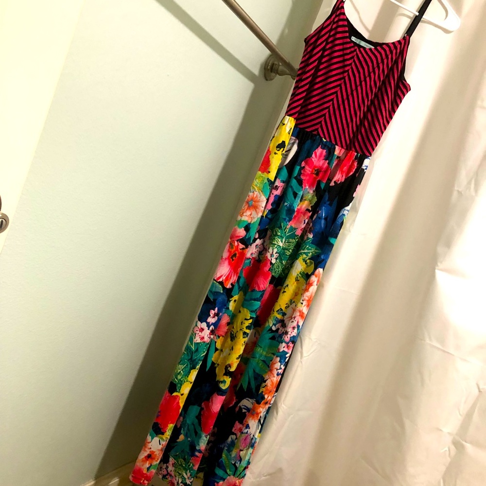 Maxi dress, stripes and floral